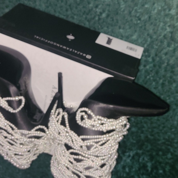 Elegant Black and White Pearl Heeled Boots - Picture 4 of 4